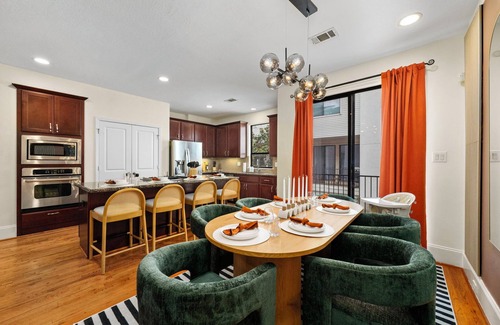 East Downtown Houston Casa | 3BD w/ Gym & Foosball - Relax on Rooftop Patio