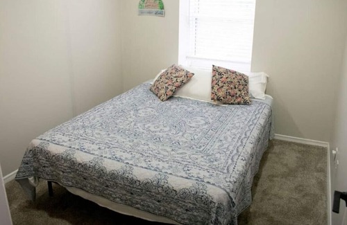 Waterloo Casa | 3BD+Wifi+Pet+Workspace+Patio