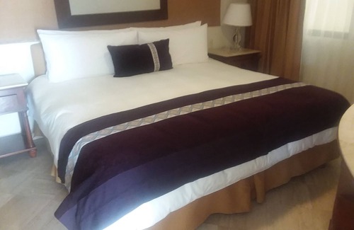 Marina Vallarta Complejo | 3BDR A Beach Oceanfront Suite at Vela's Vallarta. Hear the waves; walk to marina