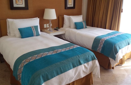 Marina Vallarta Complejo | 3BDR A Beach Oceanfront Suite at Vela's Vallarta. Hear the waves; walk to marina
