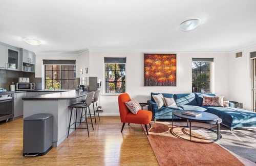 East Perth Apartamento | 3BDR + Sauna + Pool + Parking