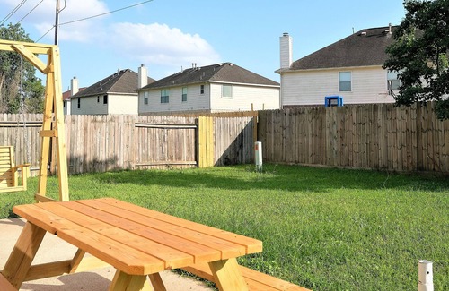 Stafford Casa | 3Bdrm 2.5Bath 5Beds - Near Downtown