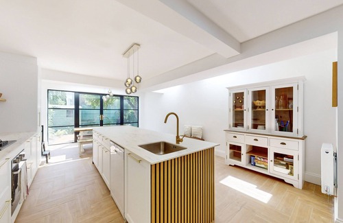 Walpole Casa | 3Bed, 2.5Bath House w/ Garden near Hanwell Station