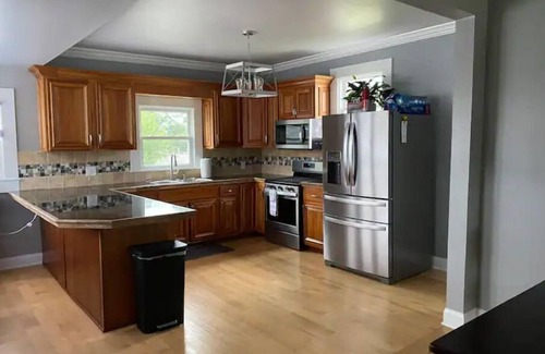 Dubuque Casa | 3bed 2bath nestled in cozy Grandview neighborhood (pet friendly!)