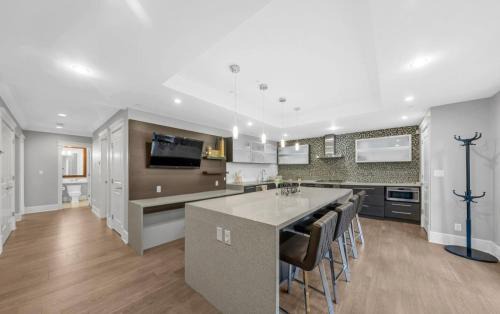 Marpole Casa | 3Bed 2Bath Steam Sauna Retreat! Family friendly!