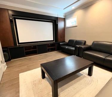 Marpole Casa | 3Bed 2Bath Steam Sauna Retreat! Family friendly!