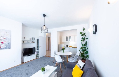 Pile Apartamento | 3bedroom apartment near Old Town!!!