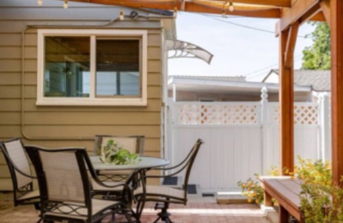 Bakersfield Casa | 3bedroom house close to several hospitals w/HOT TUB in pleasant La Cresta area.