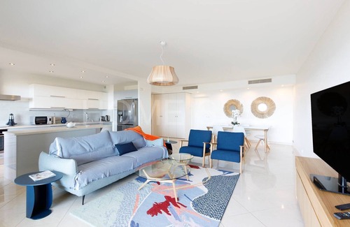 Mandelieu-La-Napoule Apartamento | 3bedrooms with sea view and private pool
