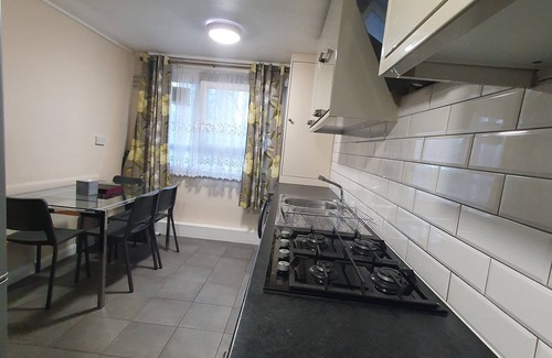 St. Mary's Park Apartamento | 3Beds Family Friendly in London with good transport links. Close to Victoria