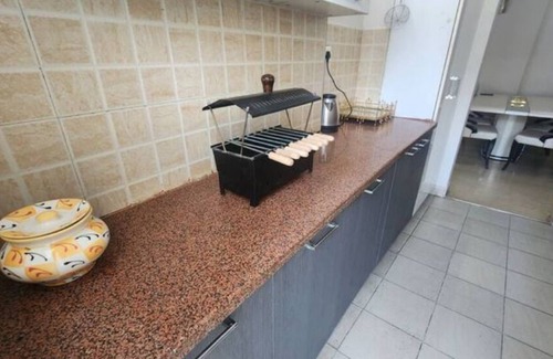 Noida Apartamento | 3BHK/2BHK Pool facing oasis