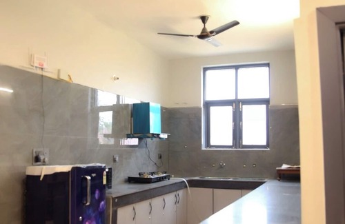 Faridabad Apartamento | 3BHK for fun party or peaceful stay cation dedicated for you!