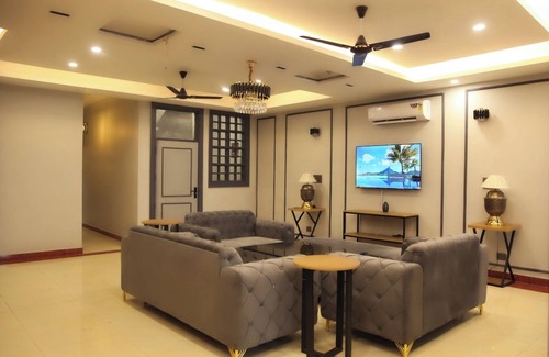 Faridabad Apartamento | 3BHK for fun party or peaceful stay cation dedicated for you!