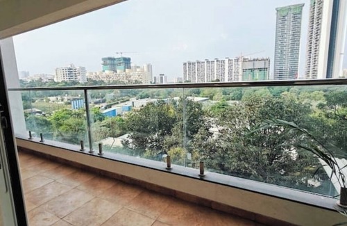 Aundh Apartamento | 3bhk with Skylounge & pool