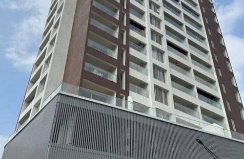 Aundh Apartamento | 3bhk with Skylounge & pool