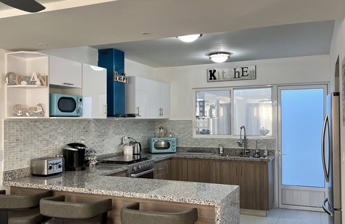 Rosarito Casa | 3BR 10 Guest with Pvt. Jacuzzi 2 pools Gated Comm. Security 24-7 AC