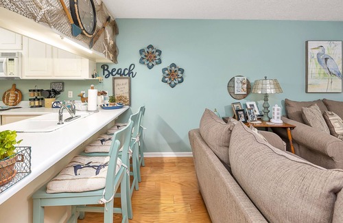 Demere Park Casa | 3BR/2.5BA Townhouse, Pet friendly, Elevator, Community Pool!