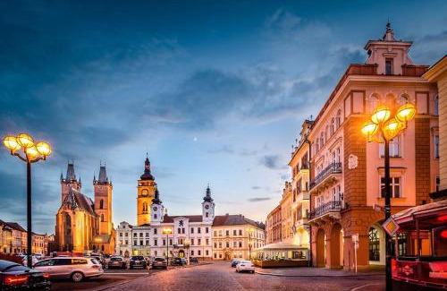 Hradec Kralove Apartamento | 3BR 2,5Bath Luxurious BIG Family Penthouse & VIEWS
