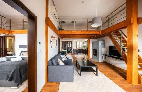 Hradec Kralove Apartamento | 3BR 2,5Bath Luxurious BIG Family Penthouse & VIEWS