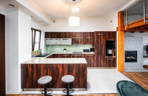 Hradec Kralove Apartamento | 3BR 2,5Bath Luxurious BIG Family Penthouse & VIEWS