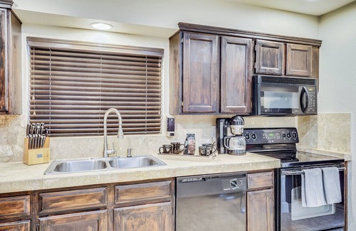 Scottsdale Highlands Casa | 3BR/2 Bath w/Pool & Hot Tub- Scottsdale Entertainment District