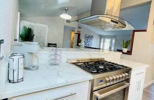 Serra Mesa Casa | 3BR 2 bth Snap Dragon Stadium view w/game room & hot tub 15 mins from the beach