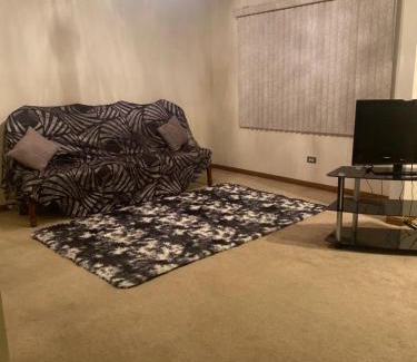 Niles Apartamento | 3BR-2BA Deluxe Apartment with Fireplace and Balcony