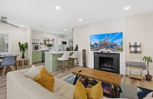 Park Santiago Casa | 3BR/2BA family-friendly home only 10min from Disneyland!