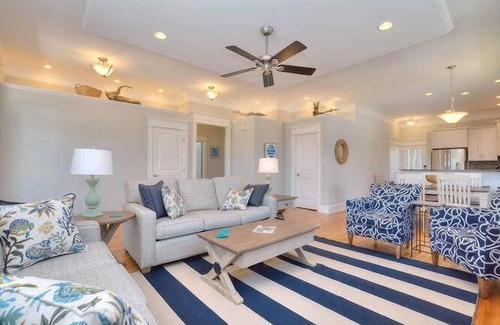 Tranquil Harbour Casa | 3BR/2BA Home -Pool and Hot Tub, 2 Minute Drive to Beach, Sleeps 8