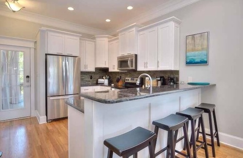Tranquil Harbour Casa | 3BR/2BA Home -Pool and Hot Tub, 2 Minute Drive to Beach, Sleeps 8