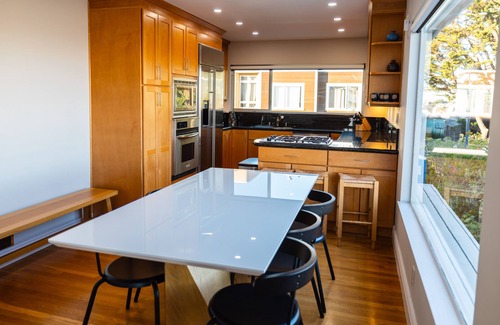 Noe Valley Casa | 2HAB / 2BA, vistas panorámicas, patio, excelente ubicación.