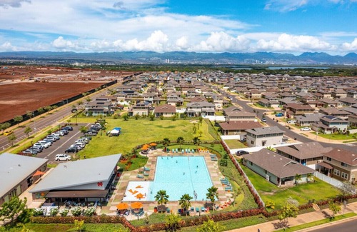 Ewa Apartamento | 3BR/2BA New Build | Pool | W/D | Garage | Park