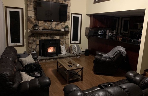 East Stroudsburg Casa | 3BR / 2BA 2300 pies cuadrados en casa junto al lago !!!