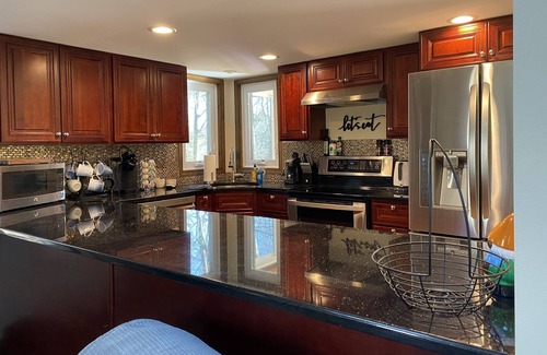East Stroudsburg Casa | 3BR / 2BA 2300 pies cuadrados en casa junto al lago !!!