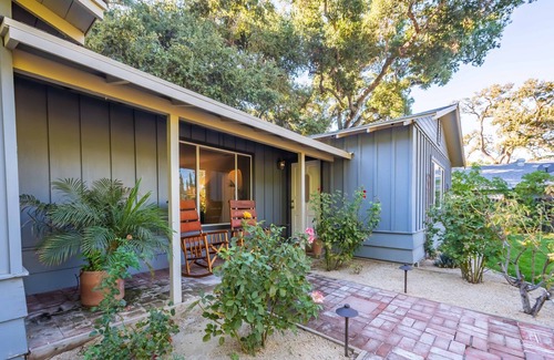 Atascadero Casa | 3BR/3BA Hidden sanctuary among the shady oaks in downtown.