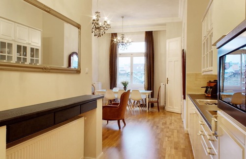 Terezvaros Apartamento | 4BR 3BHR con AC en OPERA