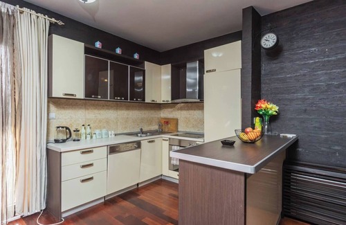 Dobrota Apartamento | 3BR Apartment with Free Pool and Parking Dobrota