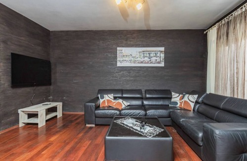 Dobrota Apartamento | 3BR Apartment with Free Pool and Parking Dobrota