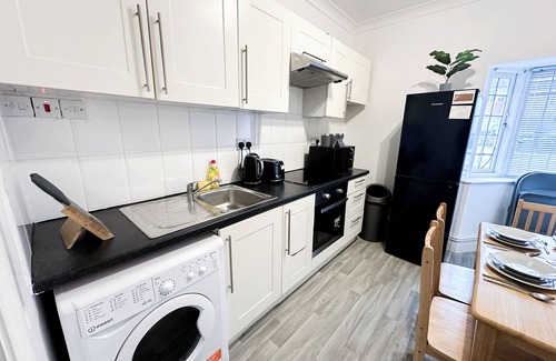 Golders Green Apartamento | 3BR Apt Near Hampstead Heath With Free Parking & Private Gardensn