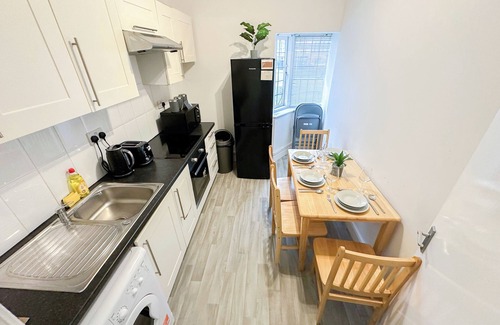 Golders Green Apartamento | 3BR Apt Near Hampstead Heath With Free Parking & Private Gardensn