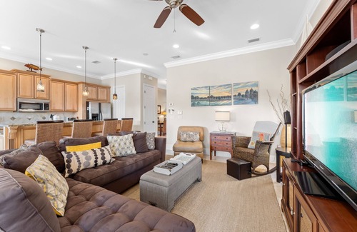 Villa Lago Casa | 3BR Beach Villa w/6-Seat GOLF CART! Near Pool & Baytowne. Covered Patio. Tram