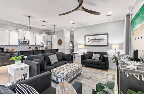 Villa Lago Casa | 3BR Beach Villa with 2- GOLF CARTS! Steps from Pool! Near Wharf. Beach Tram.