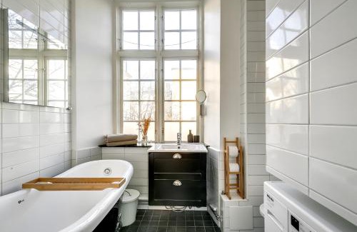 Gamla Stan Apartamento | 3BR Central- Royal Castle & Old Town at Your Door!