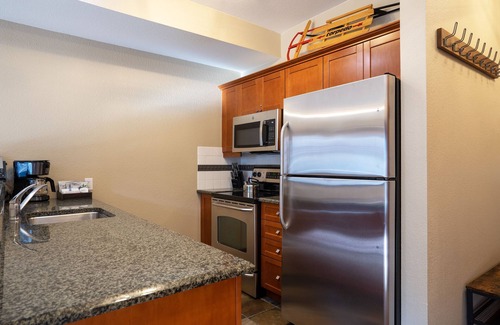 Olympic Valley Condominio | 3BR Condo in the Village at Palisades - Premier