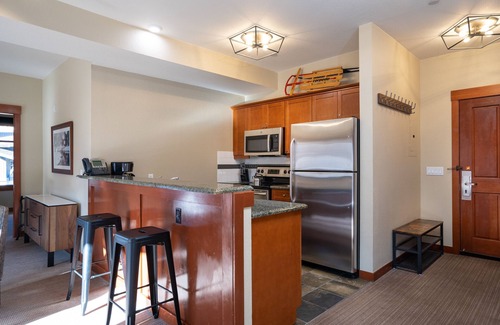 Olympic Valley Condominio | 3BR Condo in the Village at Palisades - Premier