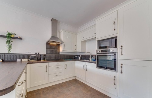 Sheffield Casa | 3BR Detached Bungalow w/Parking