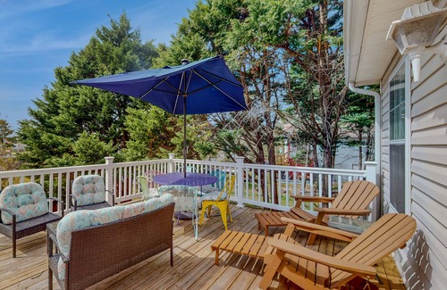 Colington Harbour Casa | 3BR dog friendly home with game room, pool access