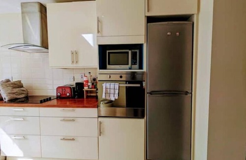 Ringsend Casa | 3BR Dublin 4 Gem: Walk to Docks, Beach & Tech HQs
