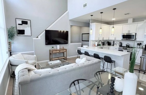 Communipaw Casa | 3BR Duplex W/Rooftop NYC Views & Garage Parking