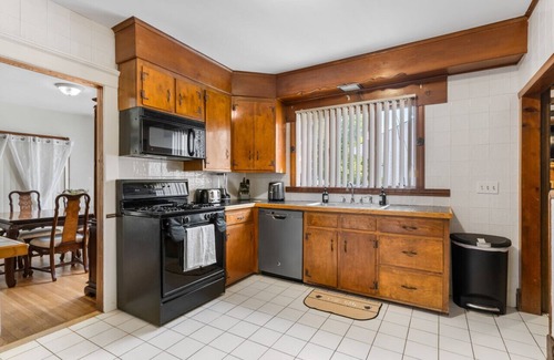 East Shore Casa | 3BR Gem, 10 min to Yale, walk to Tweed